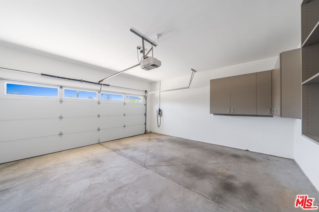 Garage, Interior