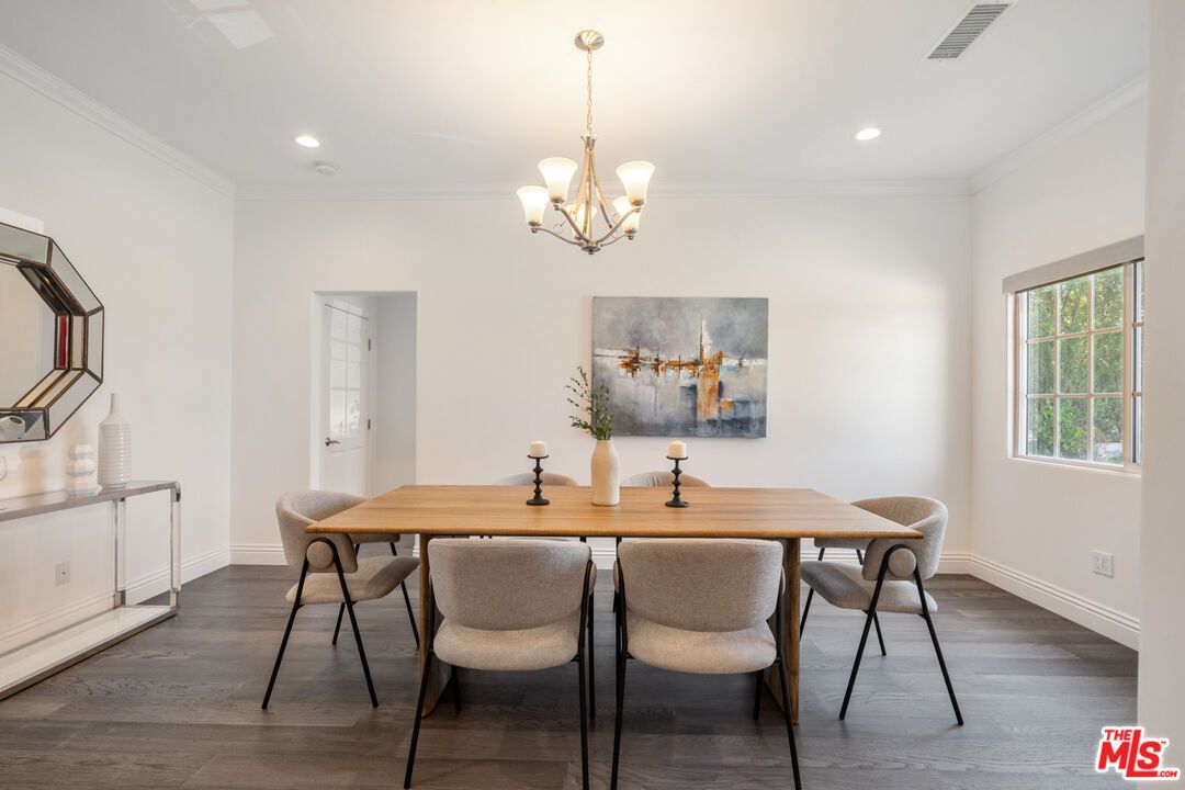 Chandelier, Dining room, Interior, Recessed Lighting, Wood Texture Flooring