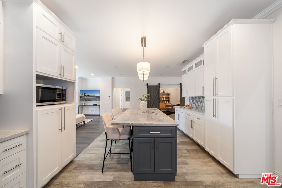 Dining room, Interior, Kitchen, Pendant Lights, Recessed Lighting, Wood Texture Flooring