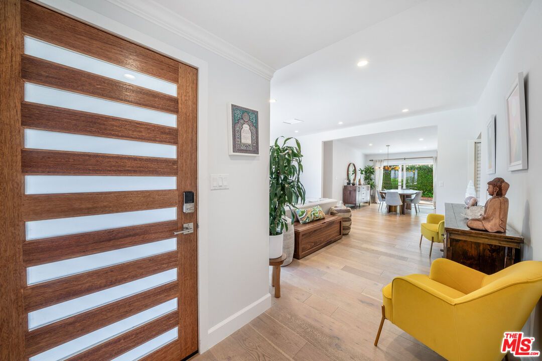 Interior, Pendant Lights, Recessed Lighting, Wood Texture Flooring