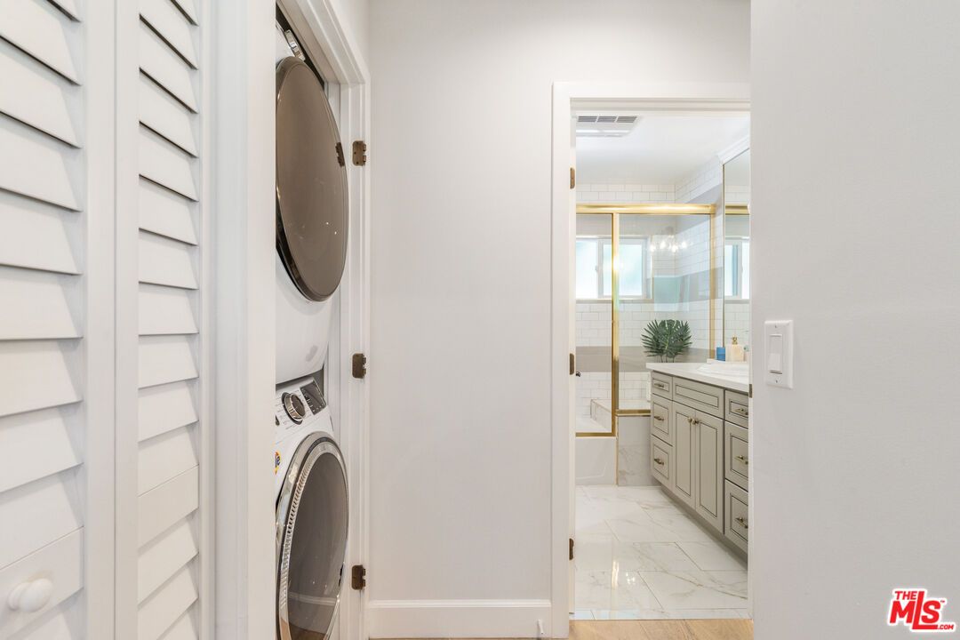 Bathroom, Interior, Marble, Utility Closets, Washer
