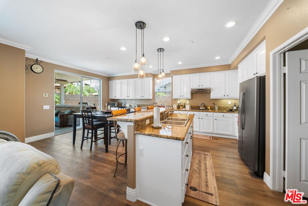Dining room, Interior, Kitchen, Pendant Lights, Recessed Lighting, Wood Texture Flooring
