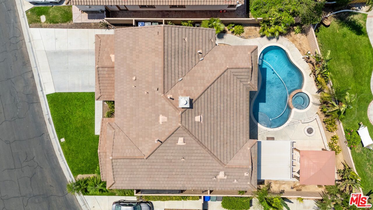 Exterior, Drone