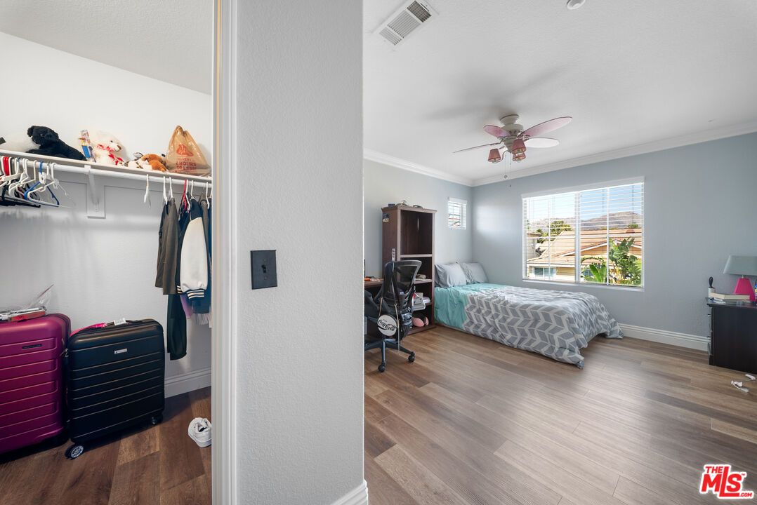 Bedroom, Interior, Walk-in Closets, Wood Texture Flooring