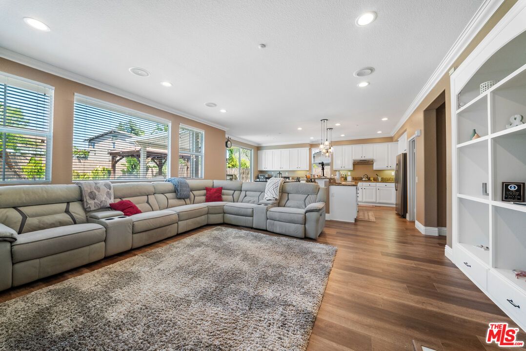 Interior, Kitchen, Living room, Pendant Lights, Recessed Lighting, Wood Texture Flooring
