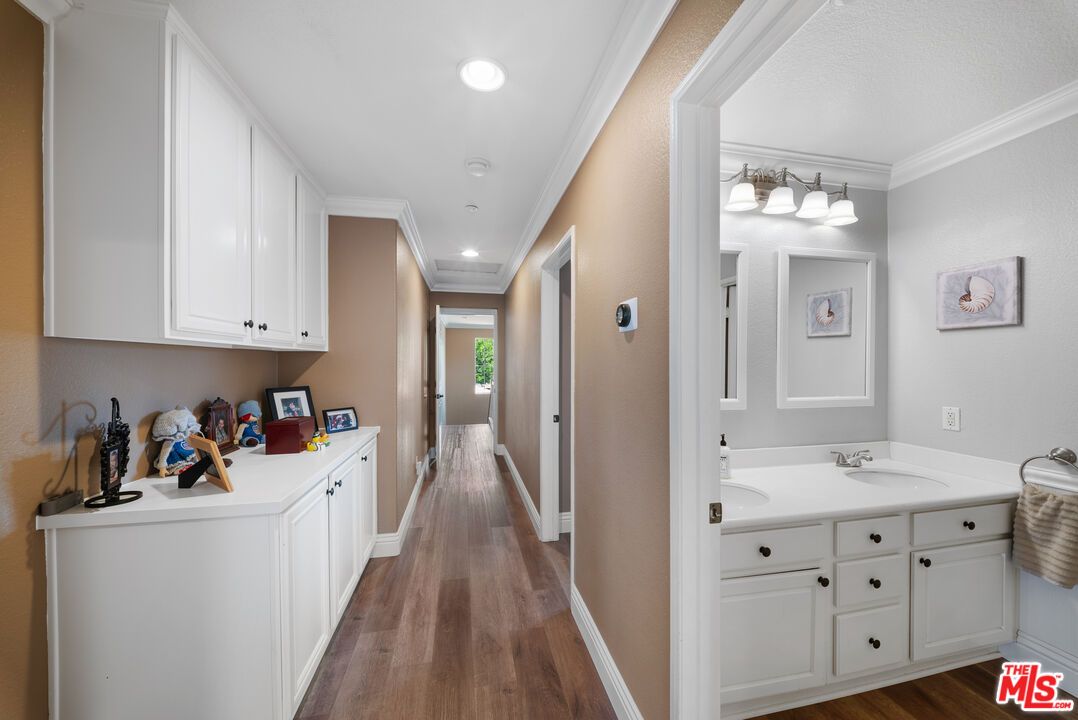Bathroom, Interior, Recessed Lighting, Wood Texture Flooring