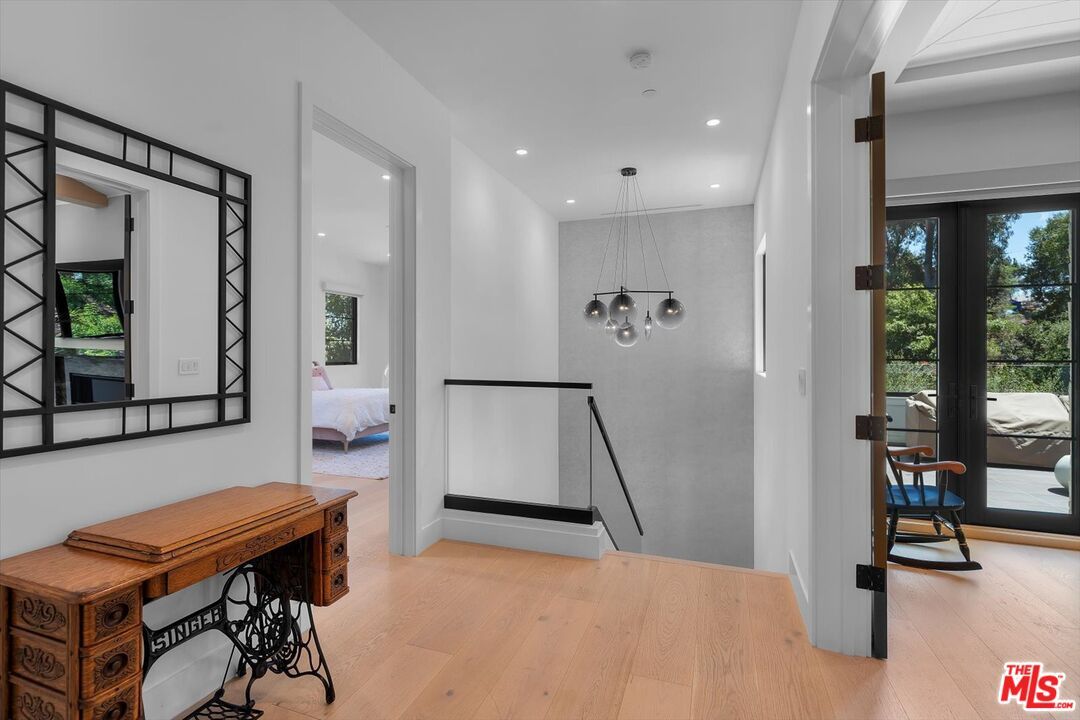Interior, Pendant Lights, Recessed Lighting, Wood Texture Flooring