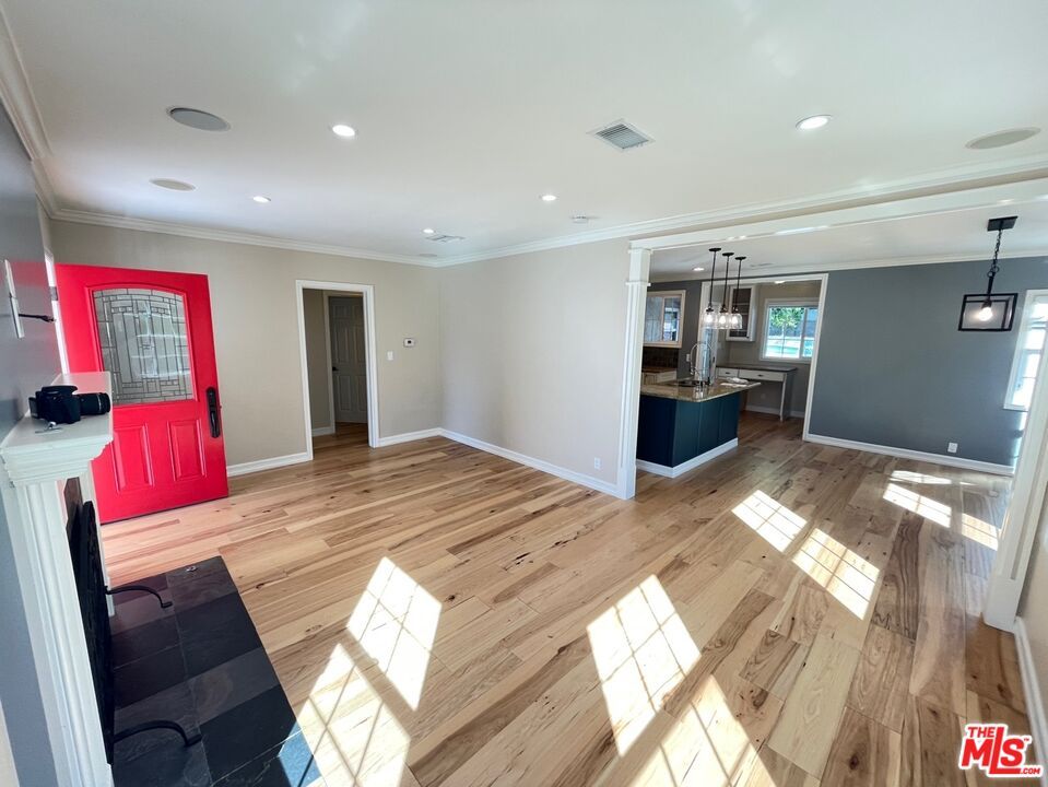 Empty room, Interior, Pendant Lights, Recessed Lighting, Wood Texture Flooring