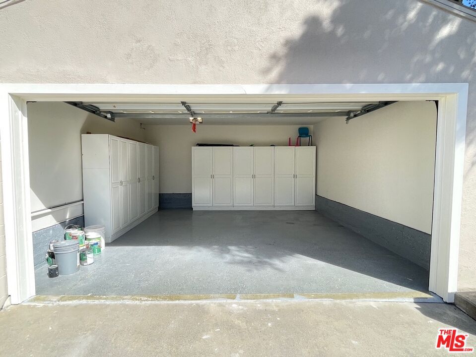 Garage, Interior