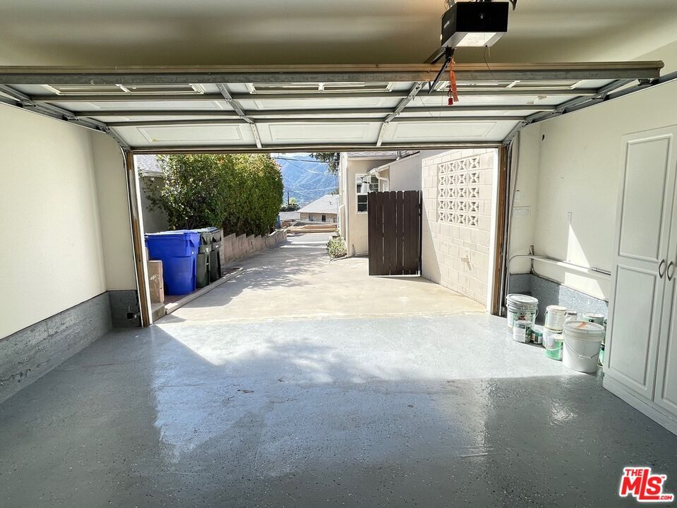Garage, Interior