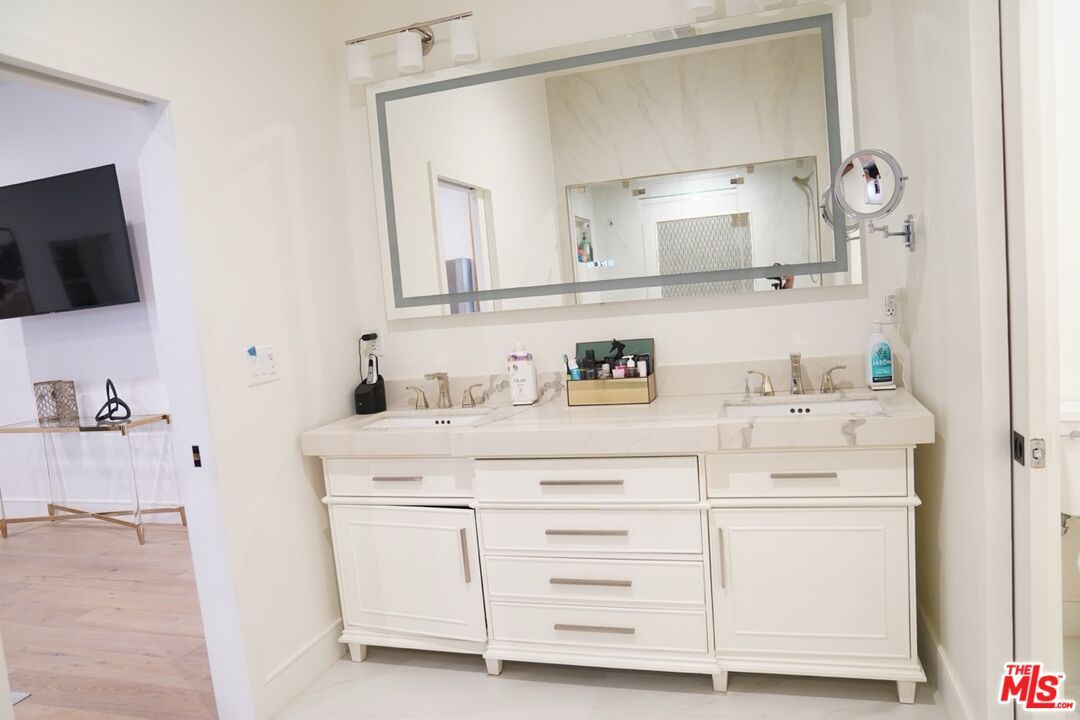 Bathroom, Dual Sink Vanities, Interior, Wood Texture Flooring