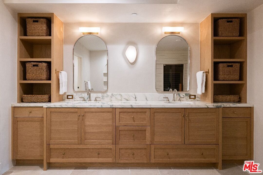 Bathroom, Dual Sink Vanities, Interior