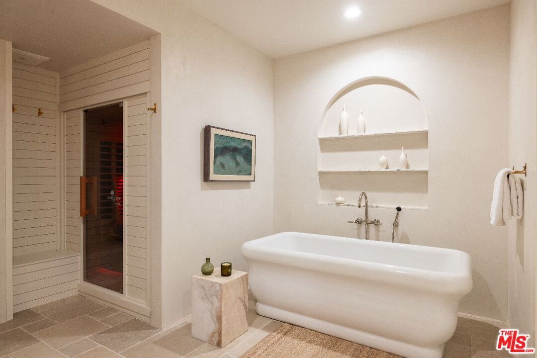 Bathroom, Free Standing Baths, Interior, Recessed Lighting, Sauna Room