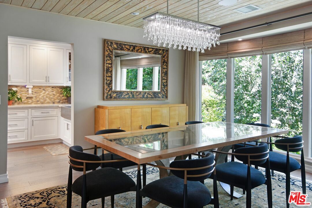 Chandelier, Dining room, Interior, Recessed Lighting, Wood Texture Flooring