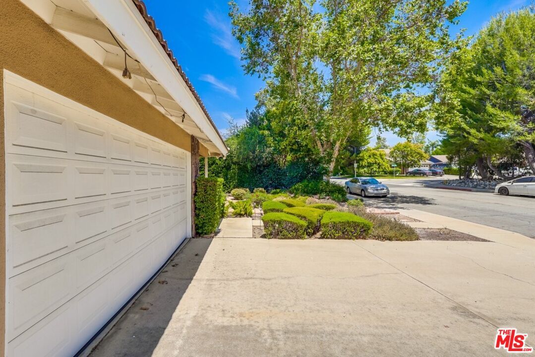 Detached Garage, Exterior