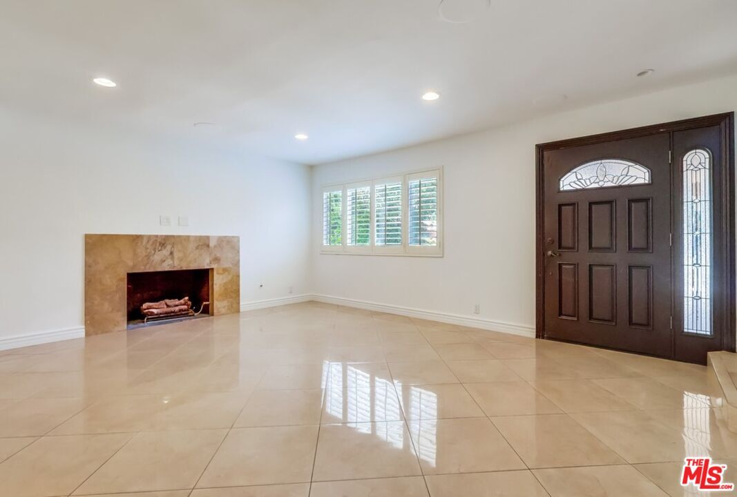 Empty room, Fireplace, Interior, Recessed Lighting