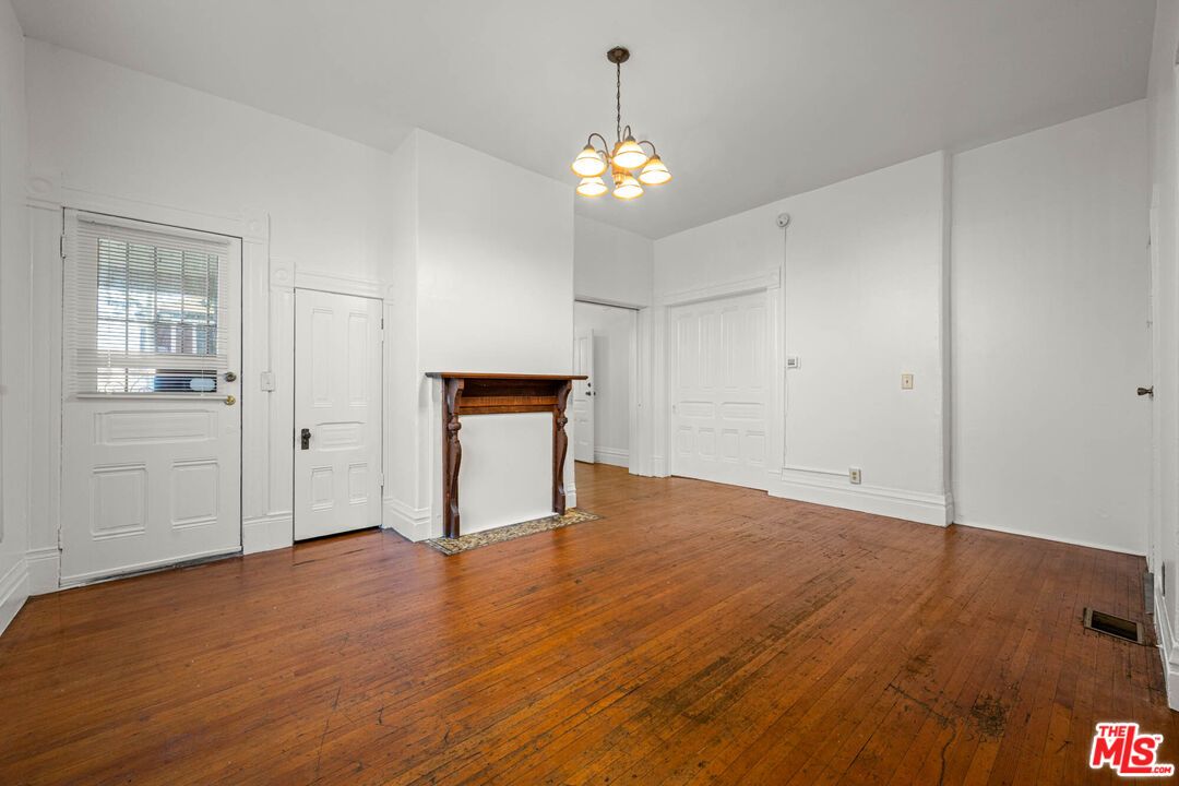 Empty room, Interior, Pendant Lights, Wood Texture Flooring