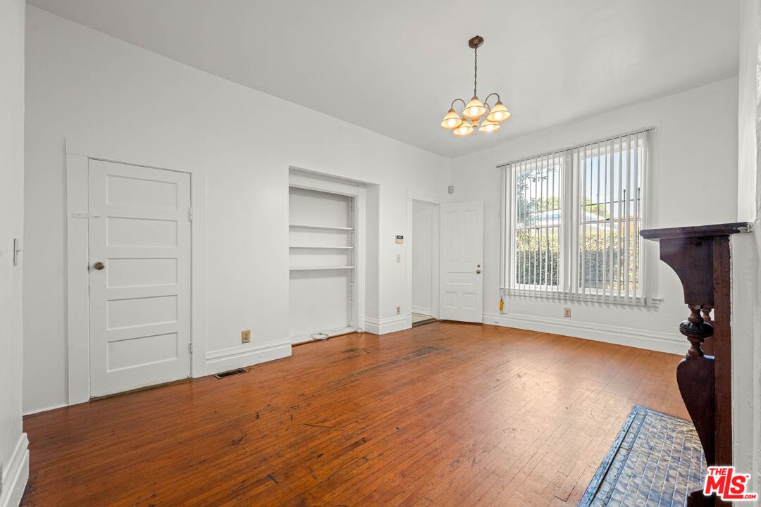 Chandelier, Empty room, Interior, Pendant Lights, Wood Texture Flooring
