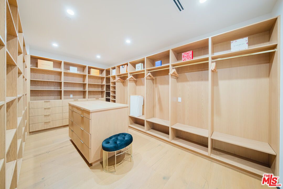 Interior, Recessed Lighting, Walk-in Closets, Wood Texture Flooring
