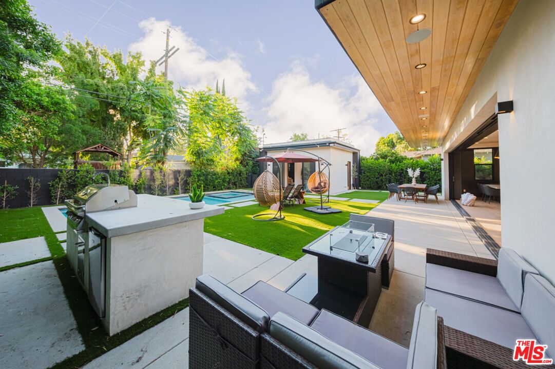 Exterior, Outdoor Kitchen, Playground