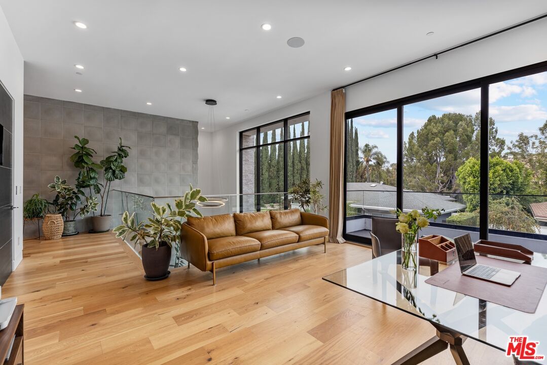 Interior, Pendant Lights, Recessed Lighting, Wood Texture Flooring