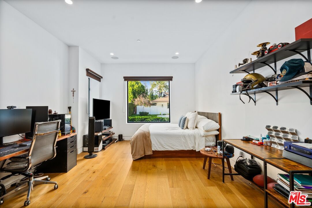 Bedroom, Home Office, Interior, Recessed Lighting, Wood Texture Flooring