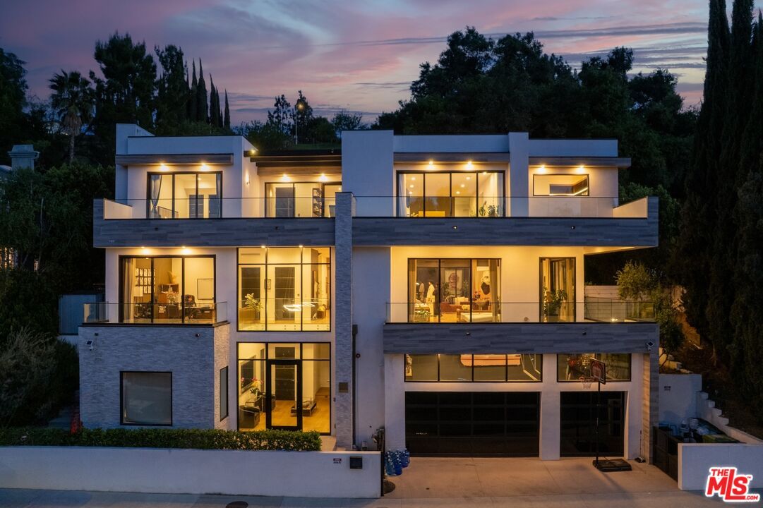 Attached, Exterior, Facade, Modern