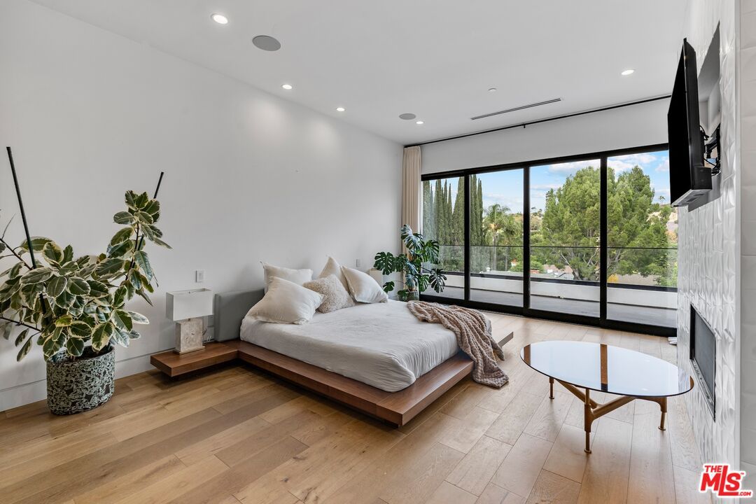 Bedroom, Fireplace, Interior, Recessed Lighting, Wood Texture Flooring