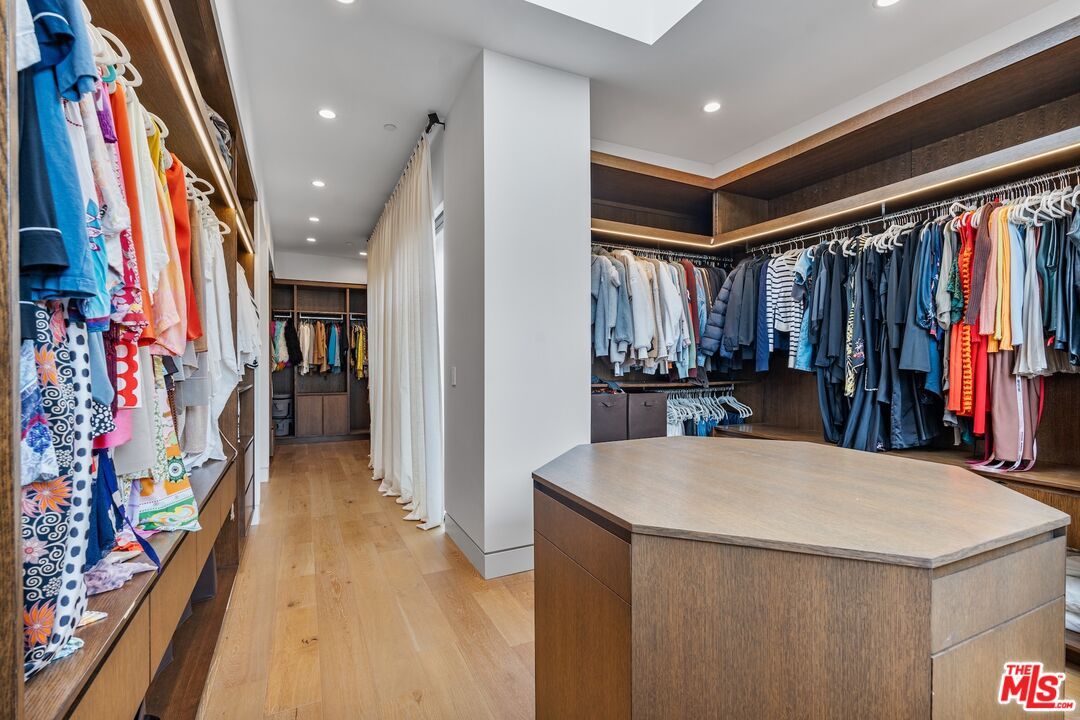 Interior, Recessed Lighting, Walk-in Closets, Wood Texture Flooring