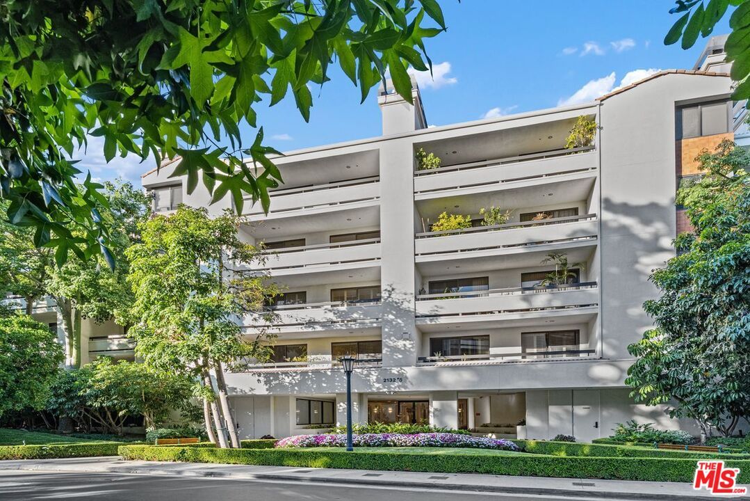 Exterior, Facade, Condo Building