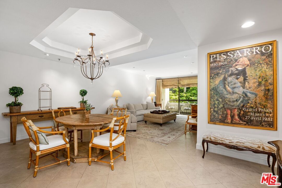 Chandelier, Dining room, Interior, Living room, Recessed Lighting