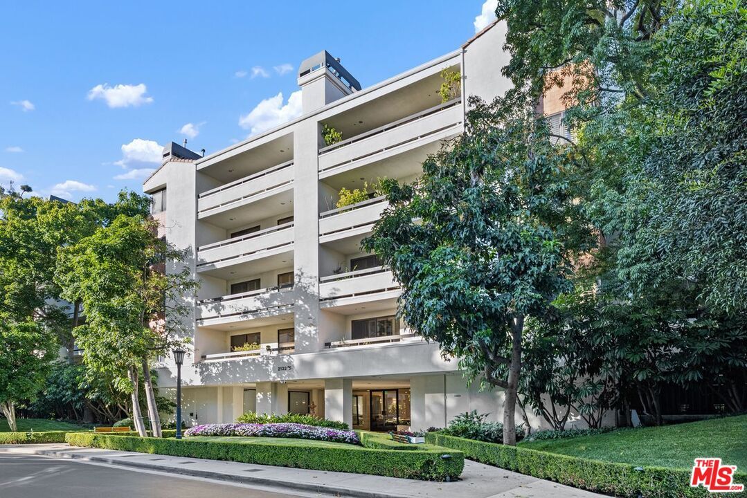Exterior, Facade, Condo Building