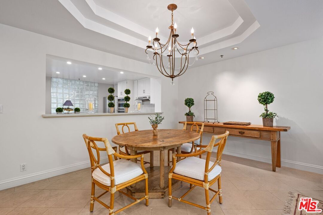 Chandelier, Dining room, Interior, Kitchen, Recessed Lighting, Stainless Steel Appliances