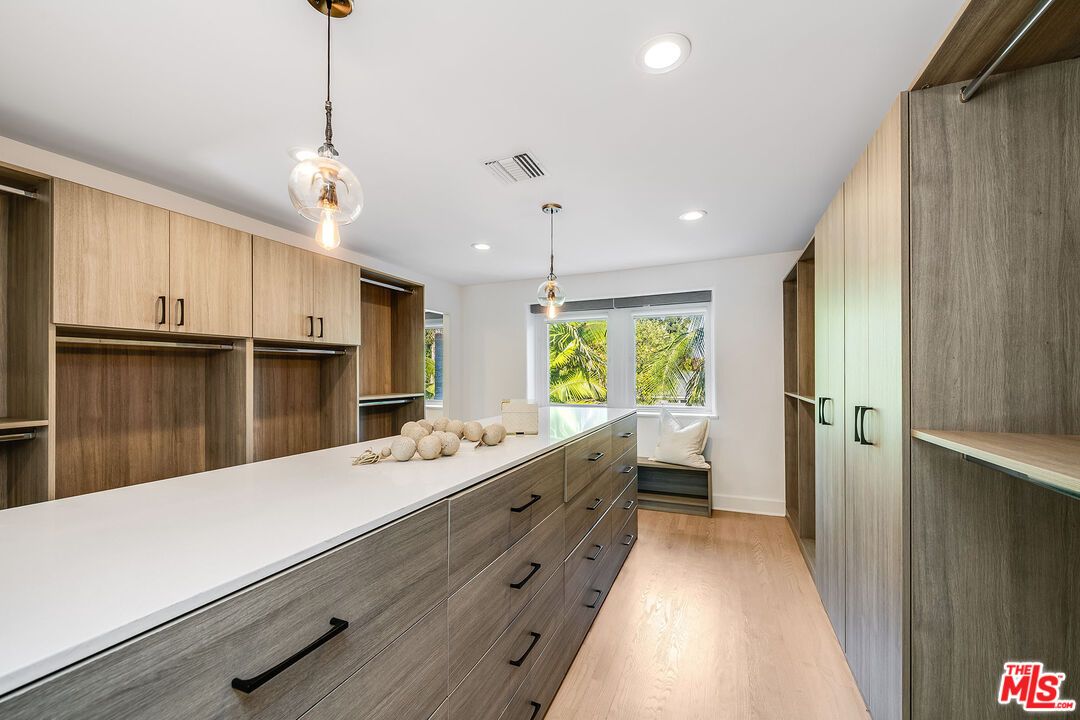 Interior, Pendant Lights, Recessed Lighting, Wood Texture Flooring