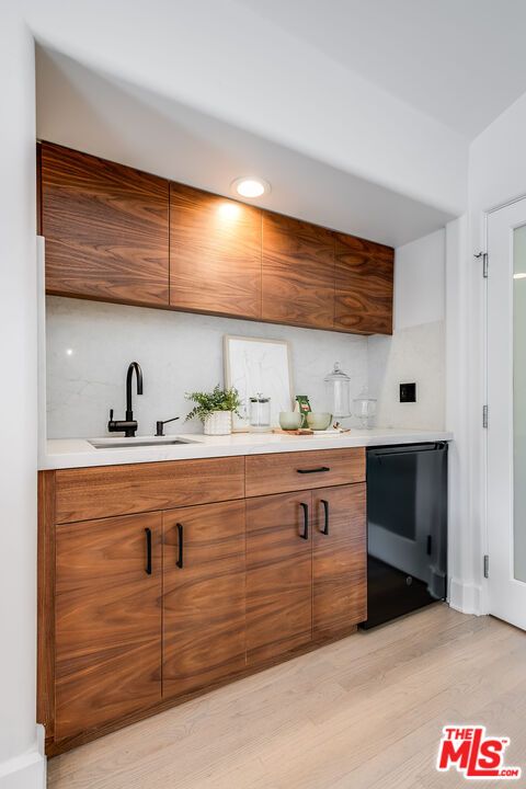 Interior, Kitchen, Marble Walls, Recessed Lighting, Wood Texture Flooring
