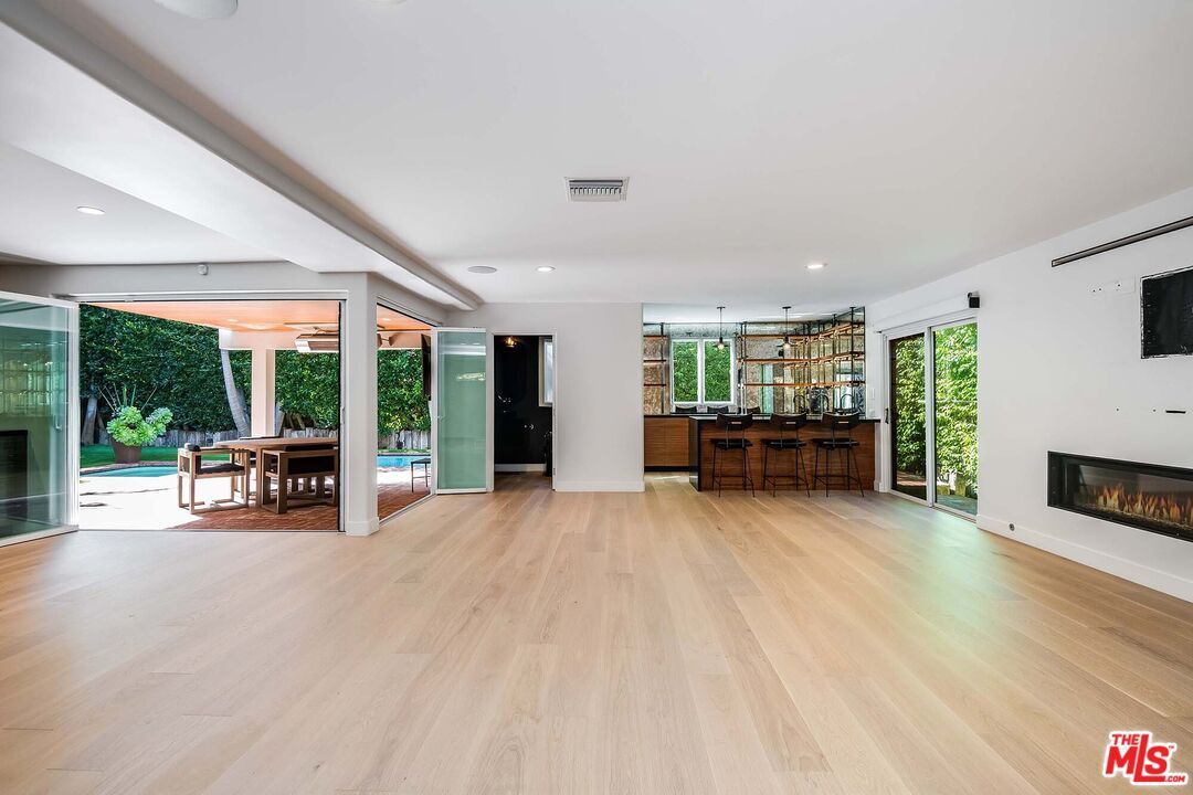 Dining room, Fireplace, Interior, Recessed Lighting, Wood Texture Flooring