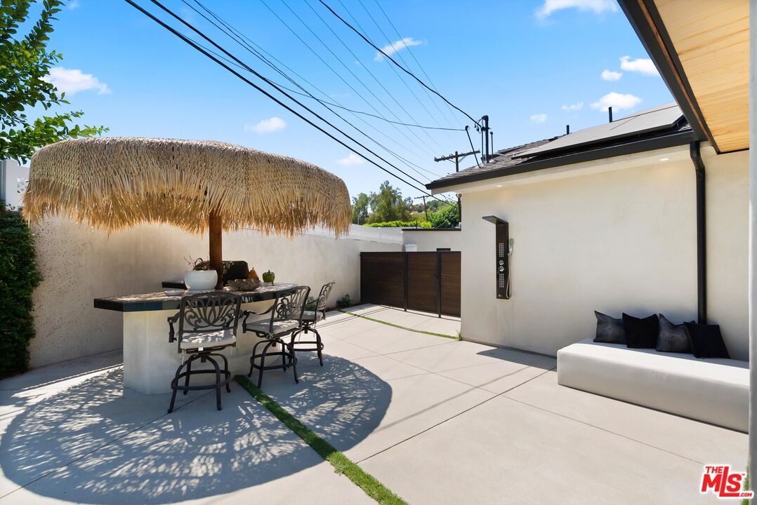 Exterior, Outdoor Kitchen