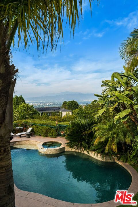 Exterior, Pool, Water