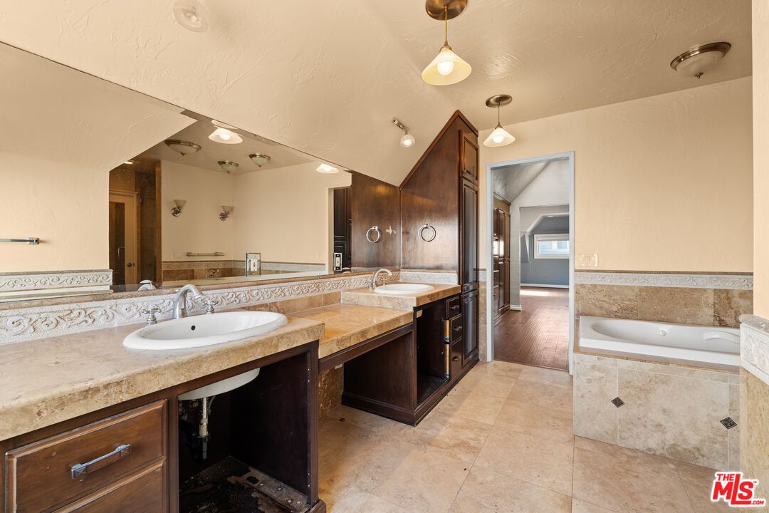 Bathroom, Dual Sink Vanities, Interior, Pendant Lights