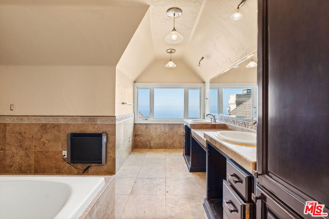 Bathroom, Dual Sink Vanities, Interior, Pendant Lights, Water