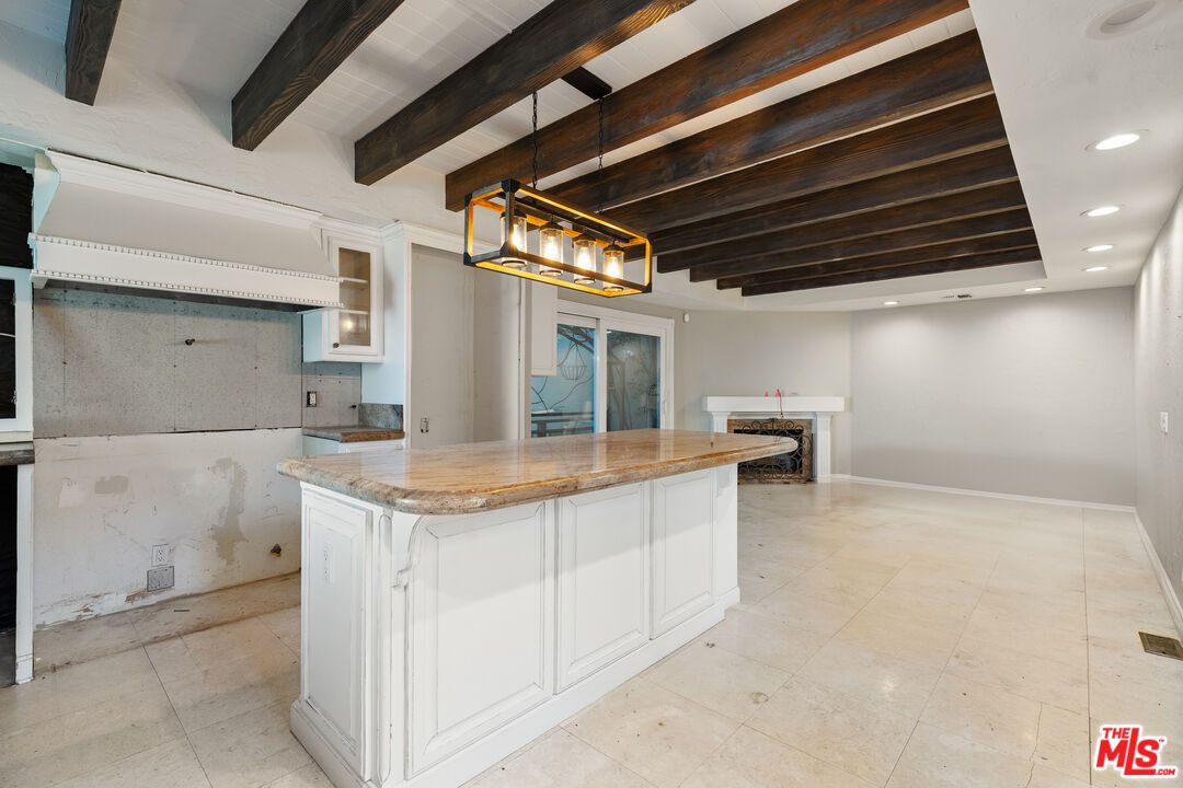 Interior, Pendant Lights, Recessed Lighting, Wooden Beams