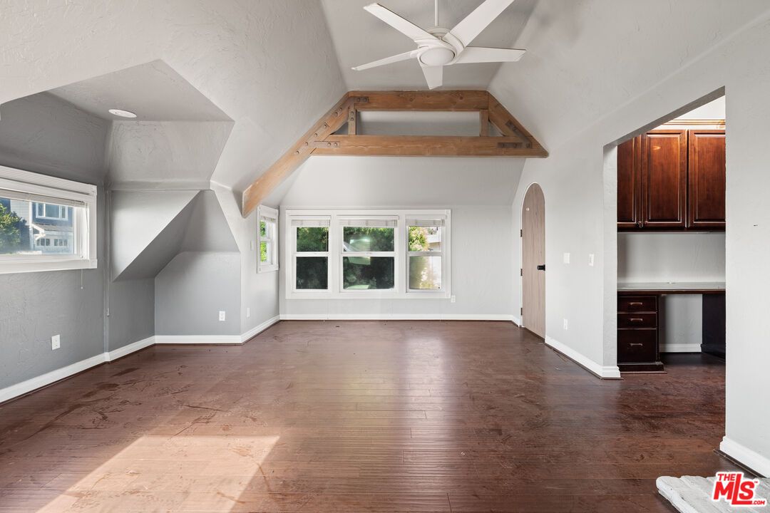 Empty room, Interior, Wooden Beams, Wood Texture Flooring
