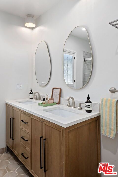 Bathroom, Dual Sink Vanities, Interior