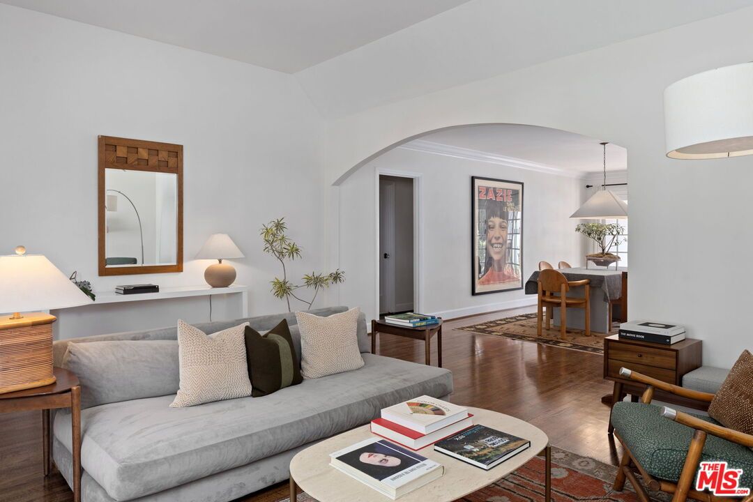 Interior, Living room, Pendant Lights, Wood Texture Flooring