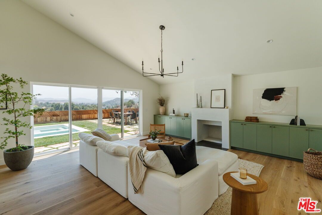Fireplace, Interior, Living room, Pendant Lights, Recessed Lighting, Wood Texture Flooring