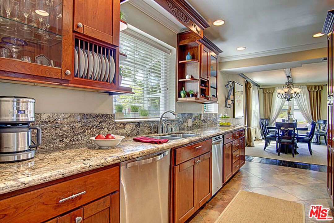 Chandelier, Dining room, Interior, Kitchen, Recessed Lighting, Stainless Steel Appliances, Wood Texture Flooring