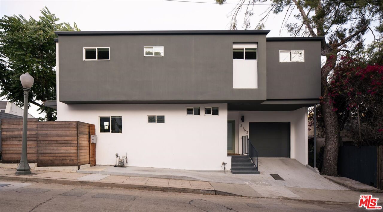 Attached, Exterior, Facade, Modern