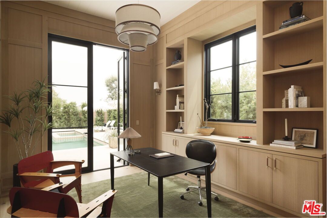 Home Office, Interior