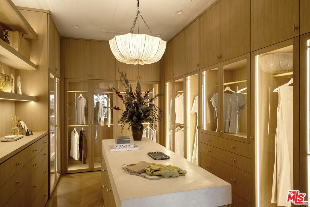 Interior, Pendant Lights, Recessed Lighting, Wood Texture Flooring