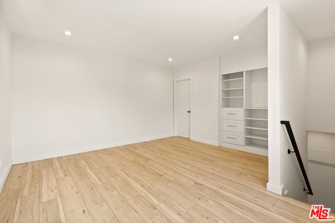 Empty room, Interior, Recessed Lighting, Walk-in Closets, Wood Texture Flooring